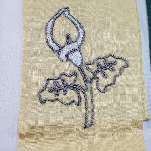 Vintage Calla lily flower Linen Embroidered Tea Towels Yellow & Green Set Of 2 - Picture 2 of 10